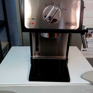 Delonghi cappuccino and expresso maker